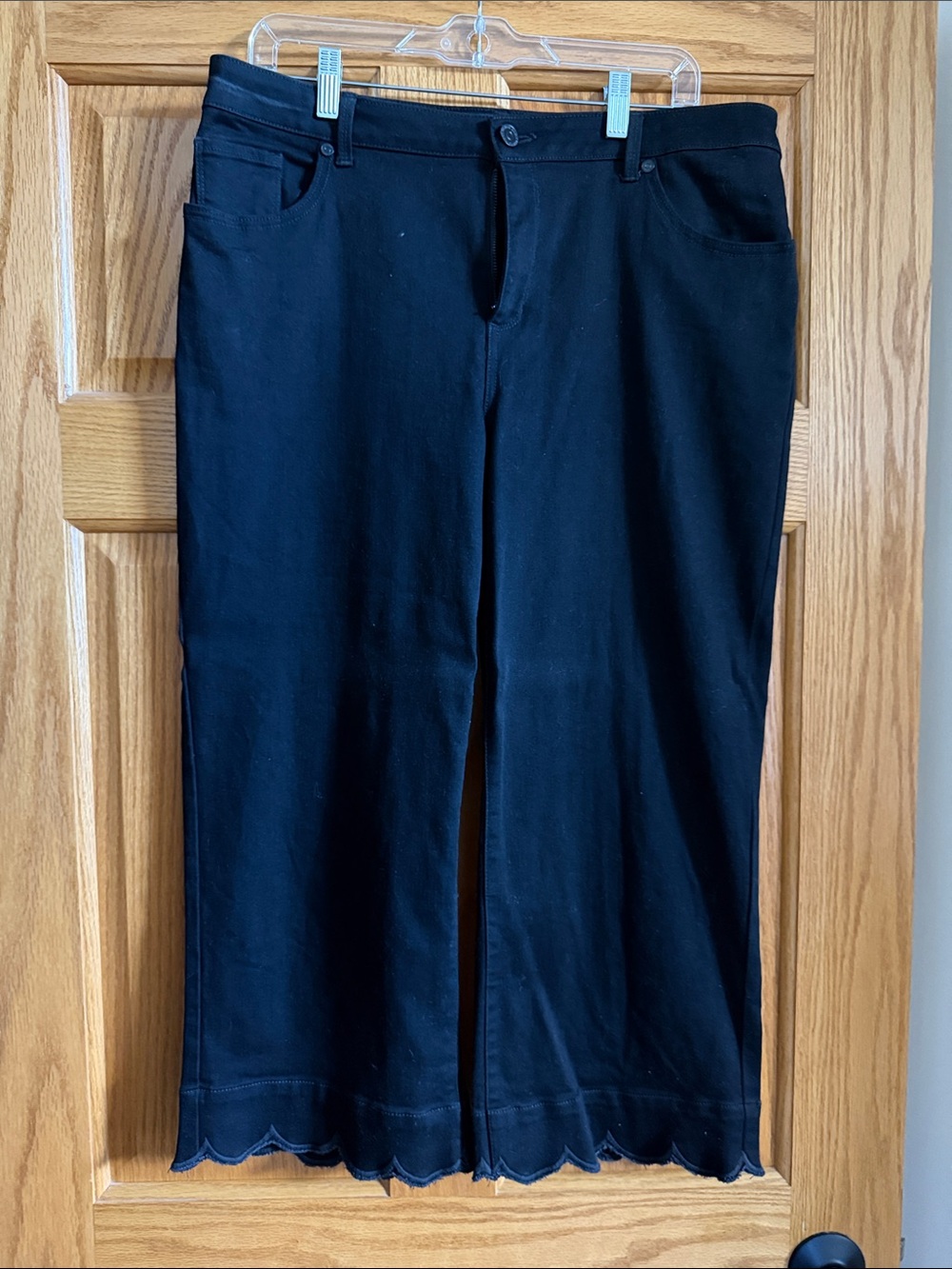 Susan Graver Black Cropped Scallop-Hem Jeans